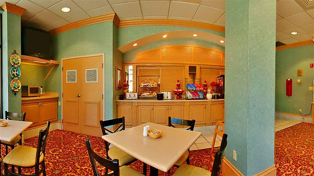 Days Inn & Suites By Wyndham Orlando Airport Eksteriør billede